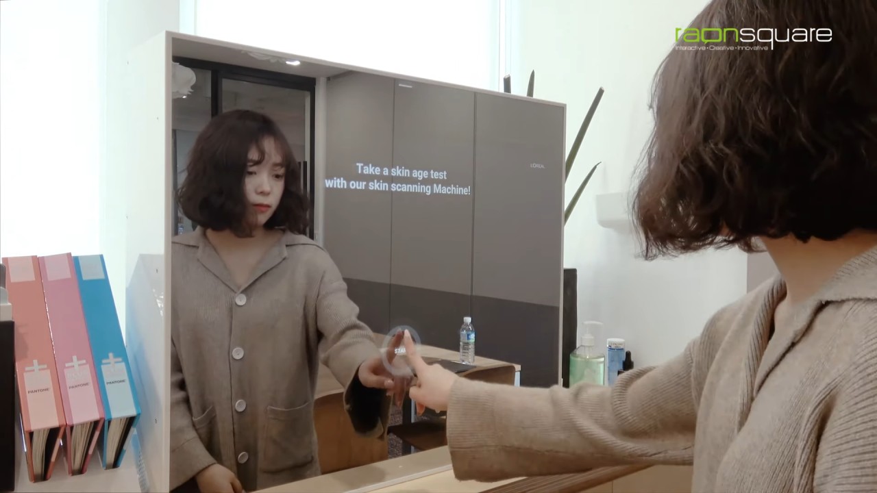 피부 스캔 스마트 미러로 피부를 측정할 수 있는 스마트 미러 인터랙션