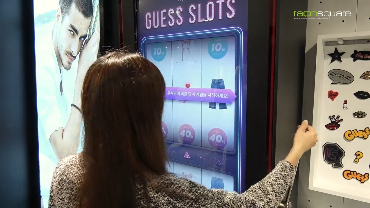 우측의 레버를 당겨 슬롯 진행, CMS를 이용해 경품 등록 및 확률 조정