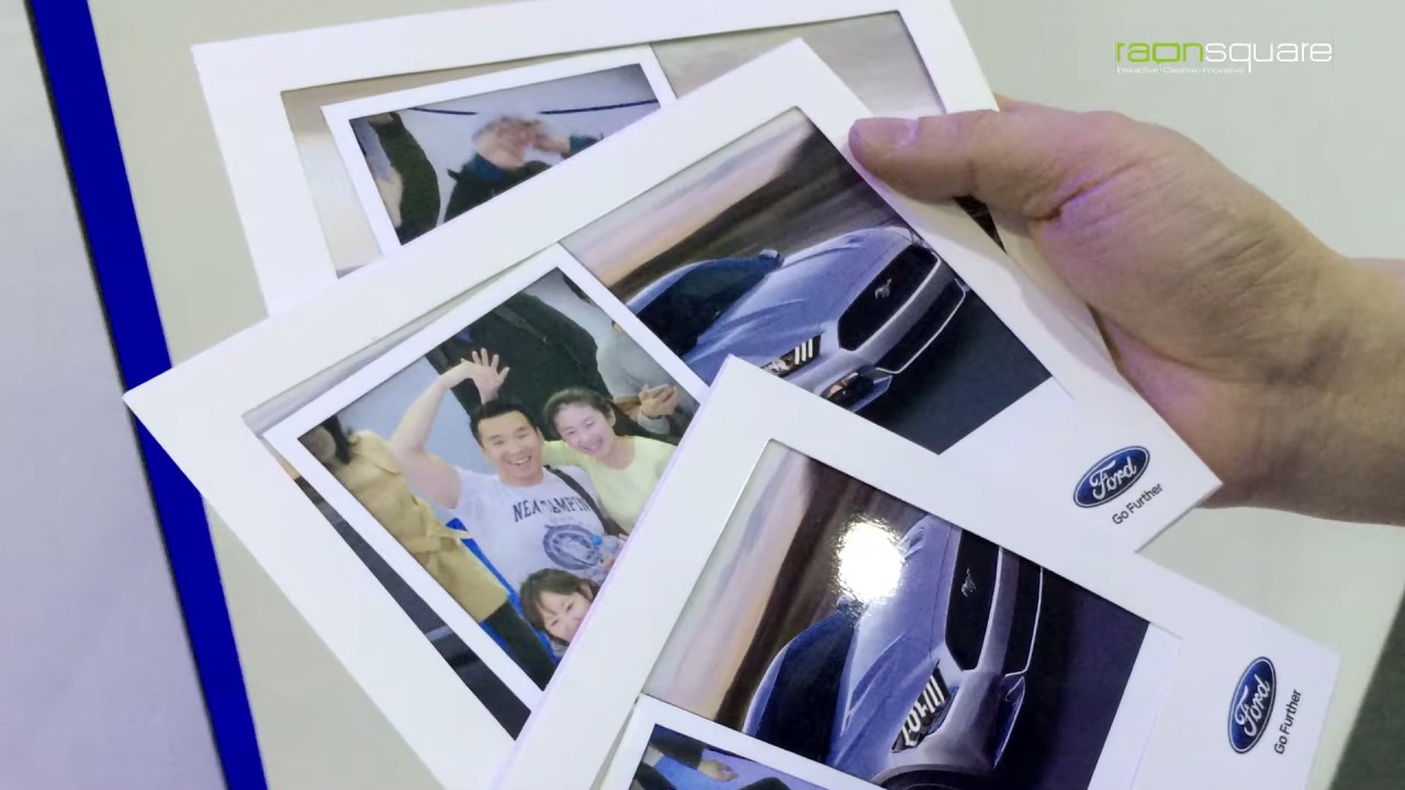 촬영한 사진을 현장에서 바로 인화하여 관람객에게 제공