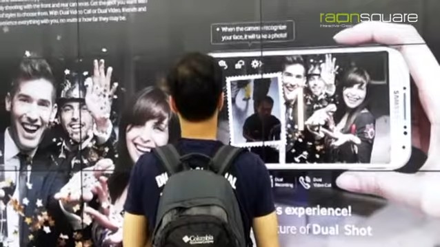삼성의 듀얼 샷을 경험해볼 수 있는 AR 미디어 월