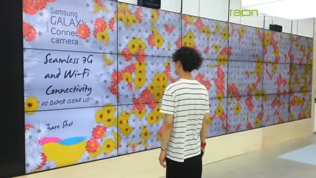사람을 인식하면 전면의 그래픽 오브제가 흩어지며 숨어있던 이미지와 메시지 전달
